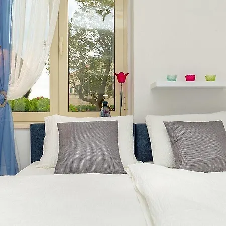 בית הארחה Steel