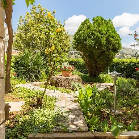 Πανσιόν Steel Ντουμπρόβνικ