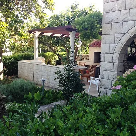 Steel בית הארחה