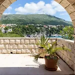 Gæstehus Steel